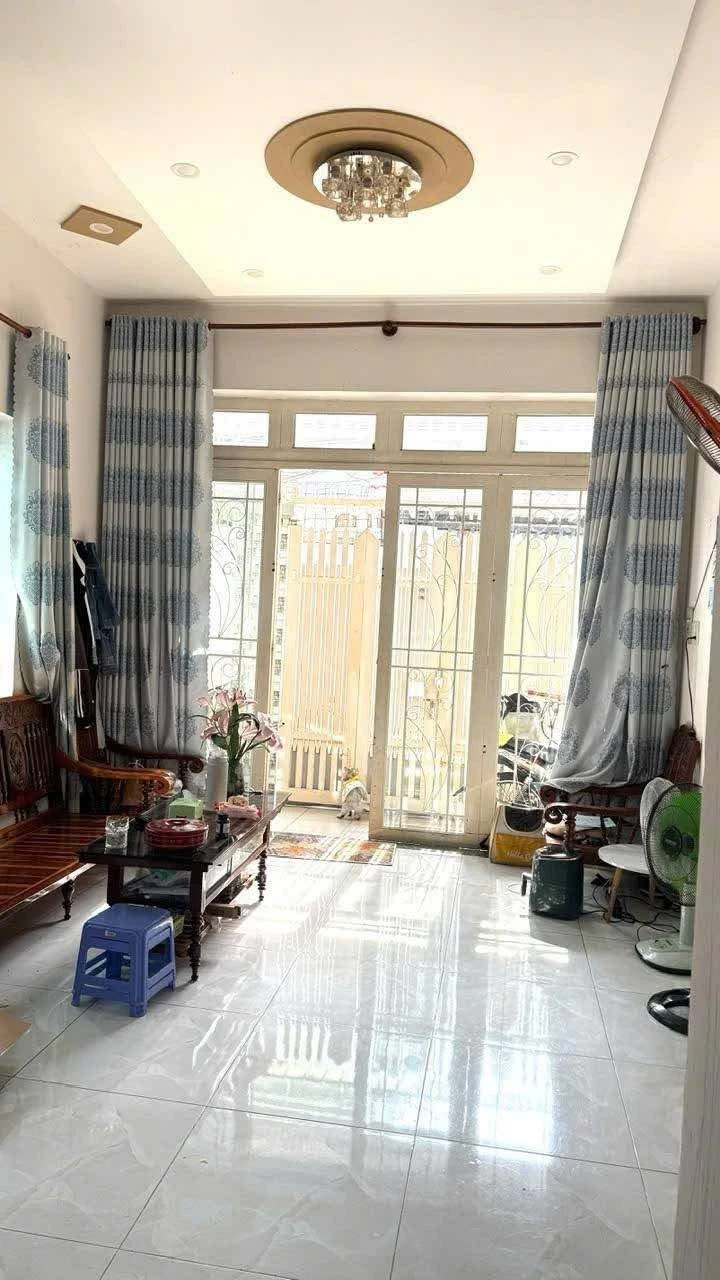 Bán nhà 1 trệt 1 lầu 62m2 đường Nguyễn Bảo, Quận 1 - Ảnh 1