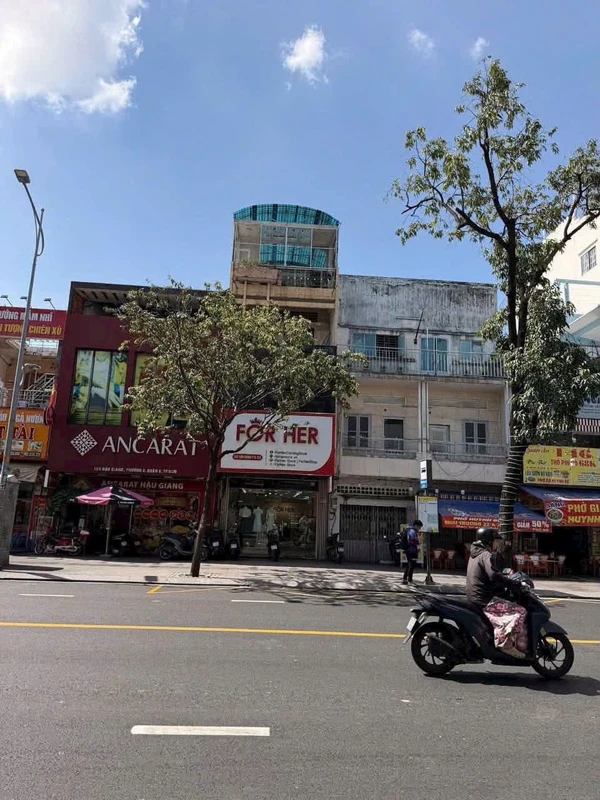 Bán lô đất 200m² hẻm Mai Hắc Đế, Quận 5 1ti950t