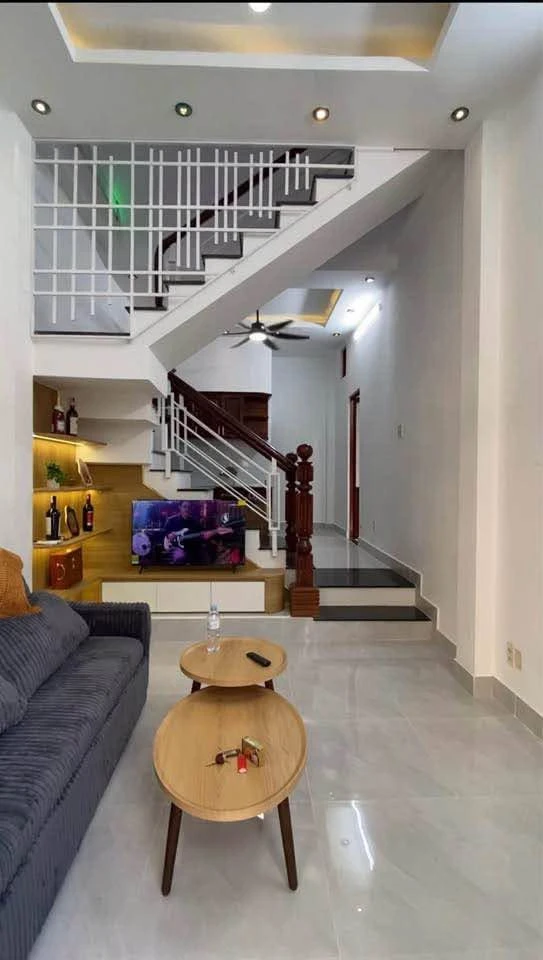 Bán nhà 3 tầng căn góc 2 mặt hẻm 5m đường Ngô Mây, trung tâm Quy Nhơn, 110m2 - Ảnh 1