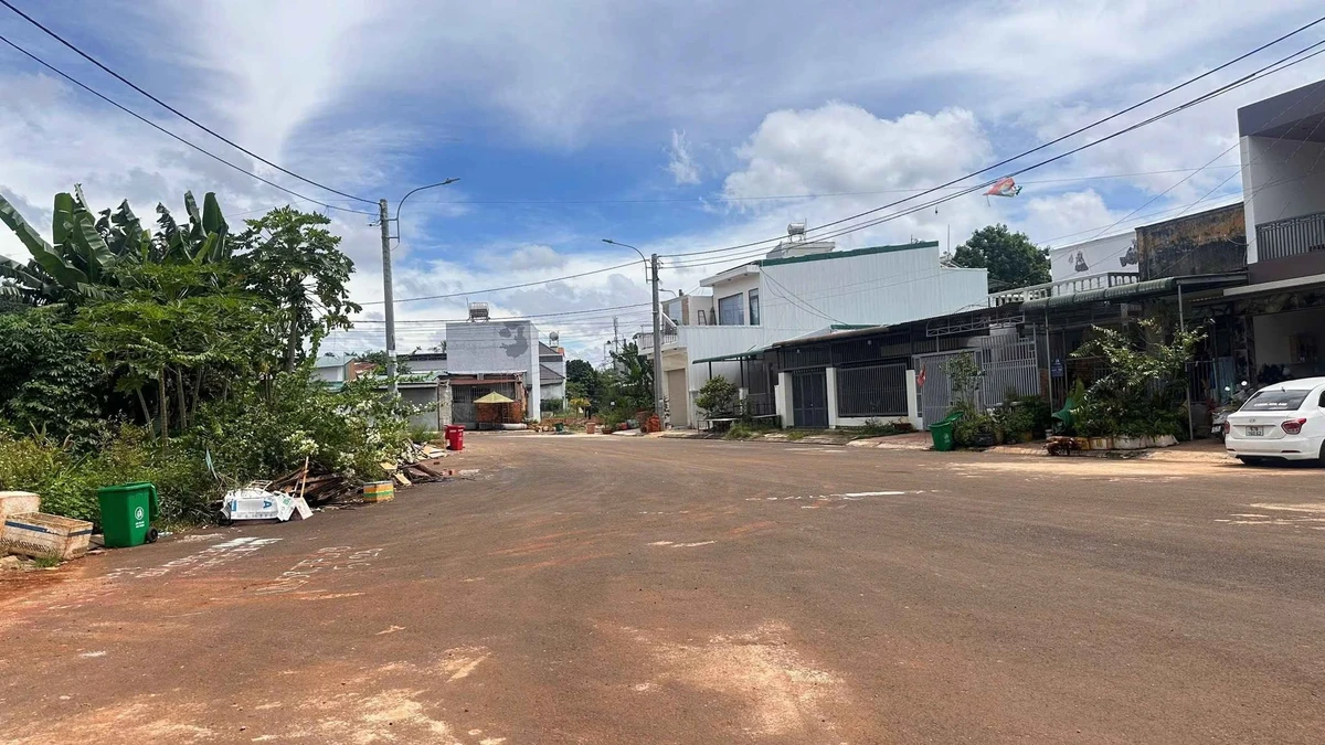 Bán lô đất thổ cư 5x23m tái định cư gần đường Lê Văn Nhiễu, Phường Tân An, Đắk Lắk - Ảnh 1