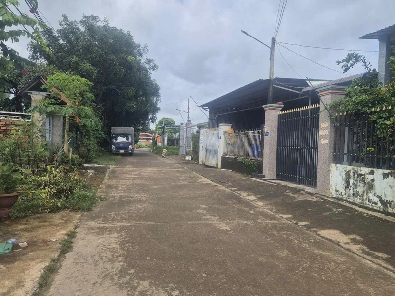 Bán gấp nhà 100m2, 2 phòng ngủ, sân ô tô tại Suối Cam, Phường Đồng Xoài, Đồng Nai