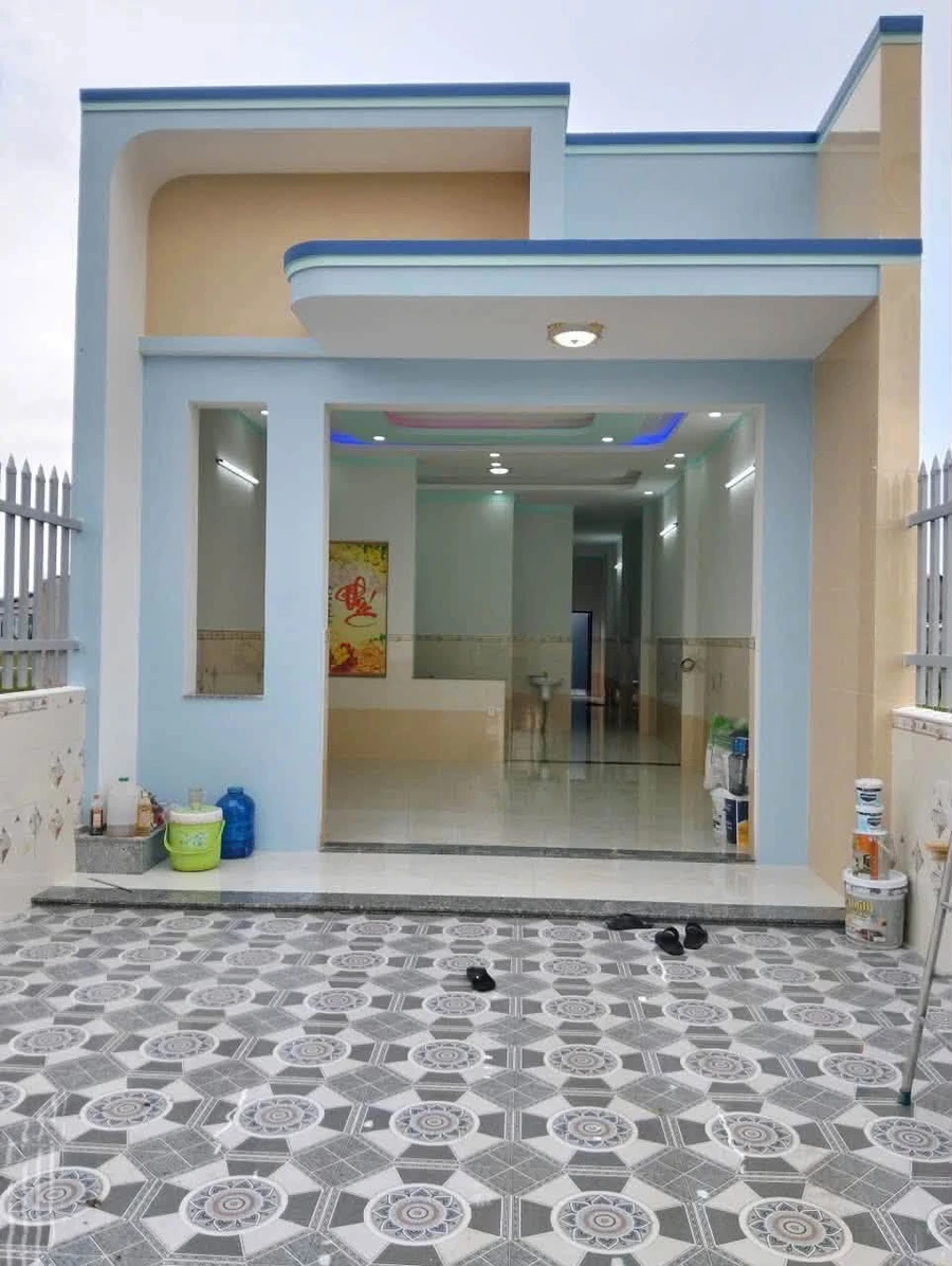 Bán nhà mới hoàn thiện 5x31m, 3 phòng ngủ, sổ riêng, KV4 thị trấn Đức Hòa, Long An - Ảnh 1