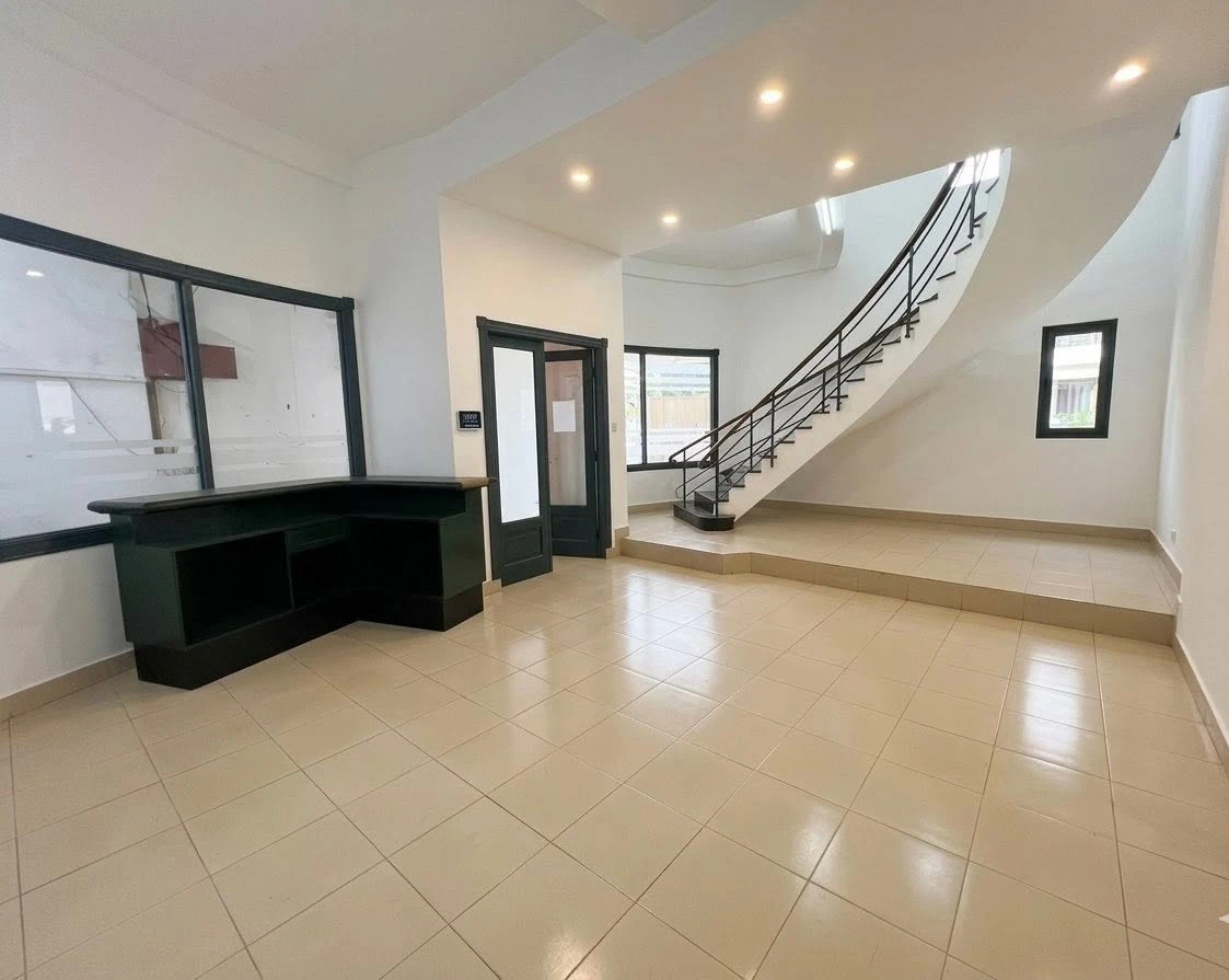 Bán nhà góc 2 mặt tiền 135m² Quận 5 - Ảnh thu nhỏ 3