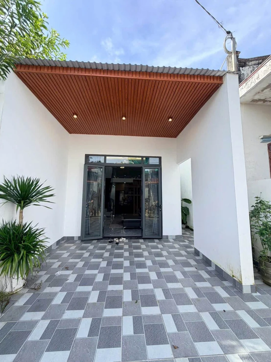 Bán nhà phố hẻm ô tô 5x22m, 3PN, 3,8 tỷ Quận 5 - Ảnh 1