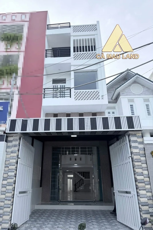 Bán nhà mặt tiền đường Đỗ Thừa Luông, 4,5x26m, 1 trệt 1 lửng 2 lầu, trung tâm TP Cà Mau