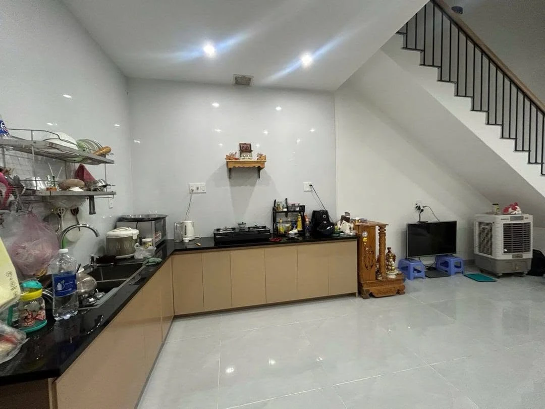 Bán nhà kiệt ô tô 3 tầng 50m² Núi Thành Quận 1 - Ảnh 1