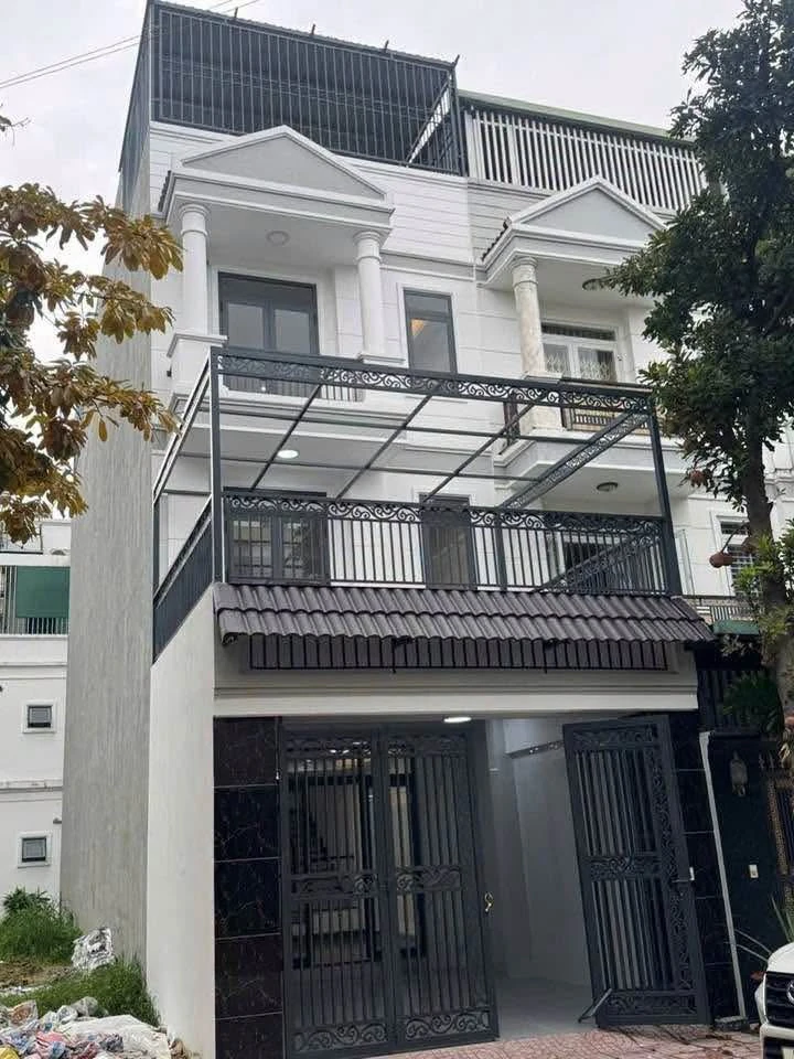 Bán nhà mới 100% mặt tiền đường D4 KDC Phúc Đạt, 100m², 4PN, giá 6,9 tỷ, Bình Dương - Ảnh thu nhỏ 2
