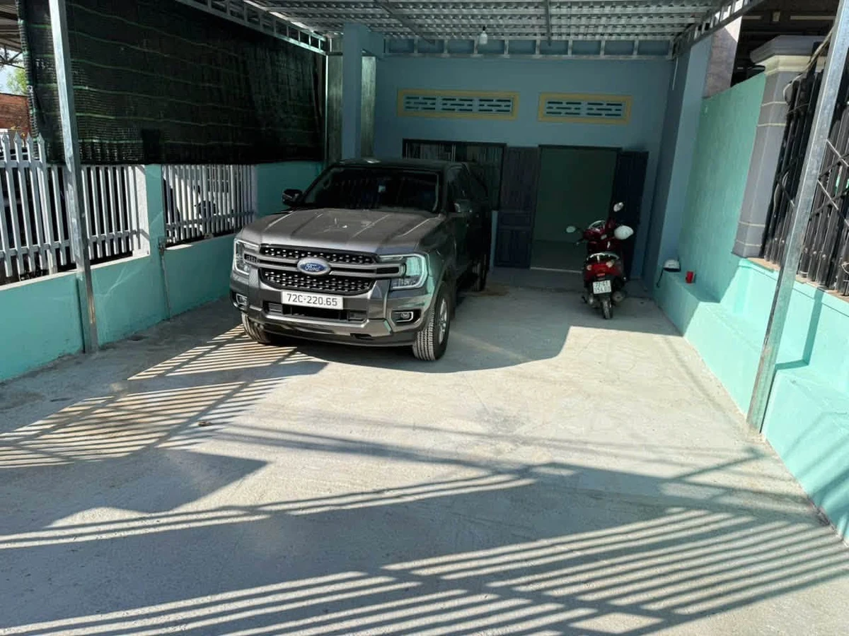 Bán nhà lô đất 304m2 với mặt tiền 5,6m tại Hồ Tràm, Nhà Bè - Ảnh 1