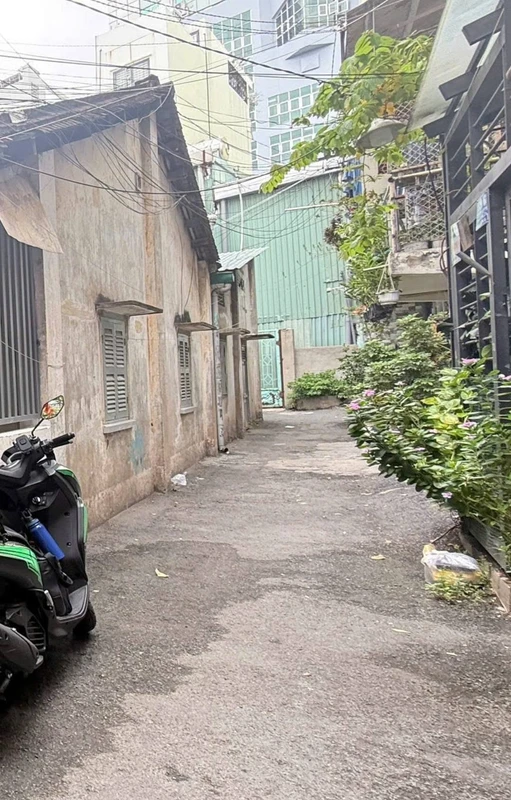 Bán nhà 1 trệt 2 lầu 60m² trung tâm Dĩ An, 4PN, giá 5,8 tỷ nhanguyenson