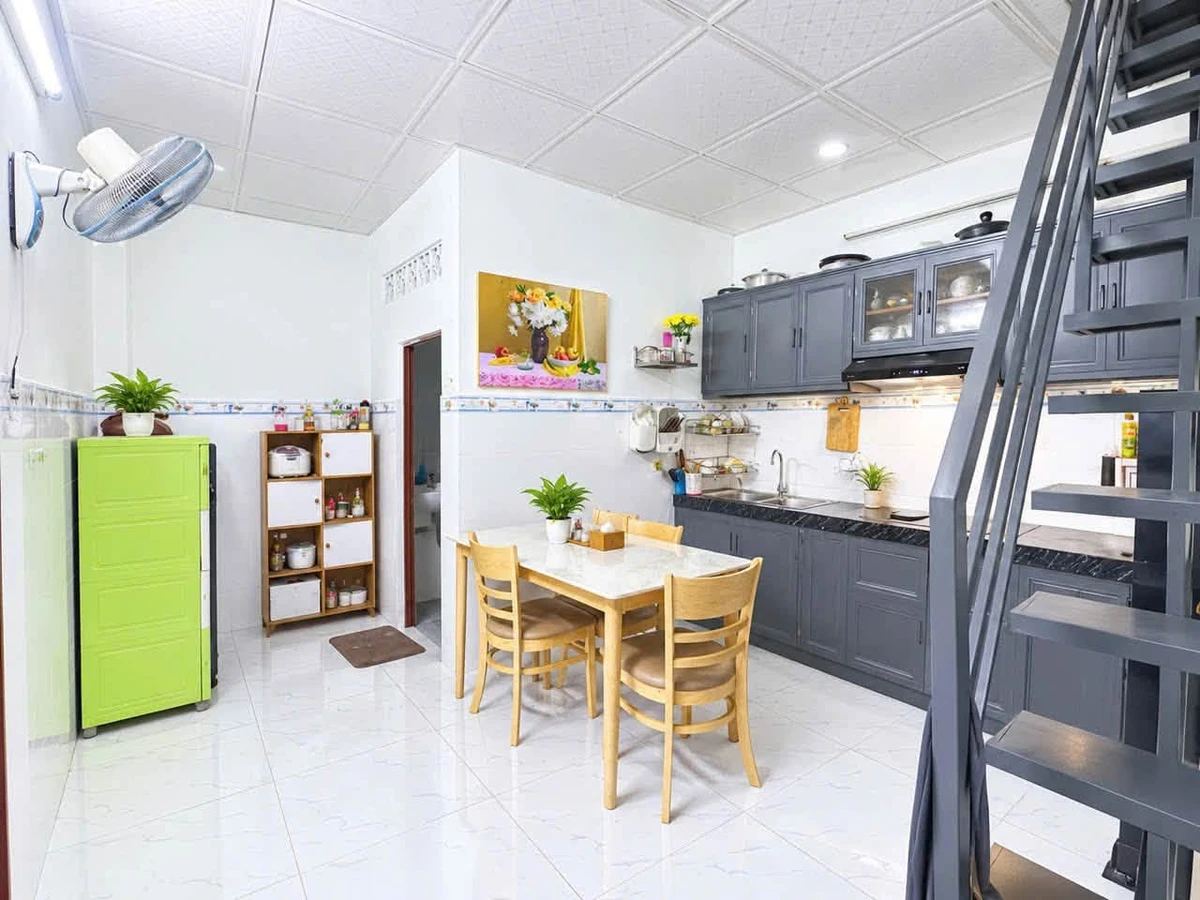Bán nhà 62m² ngang 5m, trệt + gác lửng, 3 phòng ngủ, hẻm xe hơi gần chợ đầu mối Thủ Đức - Ảnh thu nhỏ 2