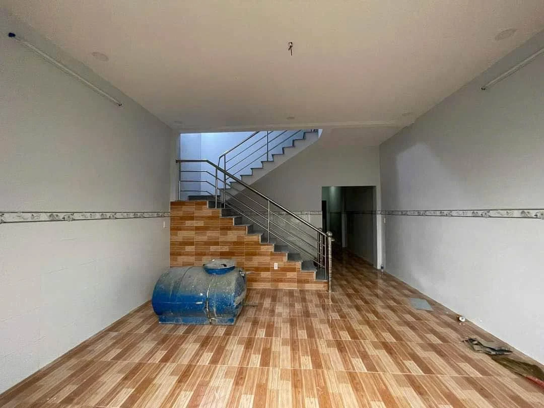 Bán nhà lầu 5x18m (90m²), 4PN 2WC, 1 tỷ 350 triệu - Ảnh thu nhỏ 2