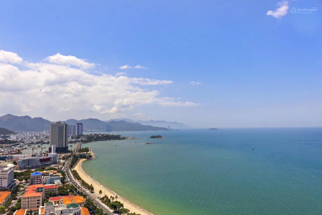 Sổ hồng lâu dài căn góc 2PN Gold Coast Nha Trang tòa Nam tầng cao view biển - Ảnh thu nhỏ 2