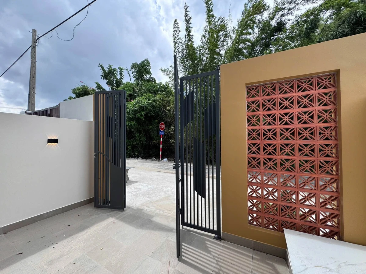 Bán nhà lầu xây mới full nội thất, hẻm Phạm Hùng, trung tâm Tây Ninh, 5x12m, 2PN - Ảnh thu nhỏ 2