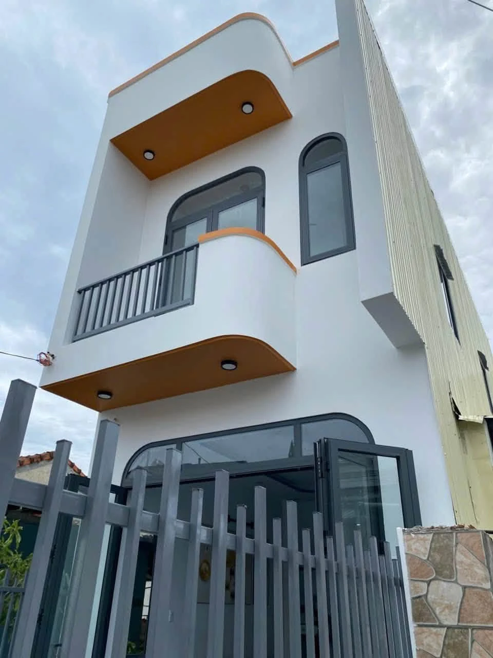 Bán nhà mới 3 phòng ngủ 98m² Nguyễn Thuỵ Quận 1 - Ảnh 1