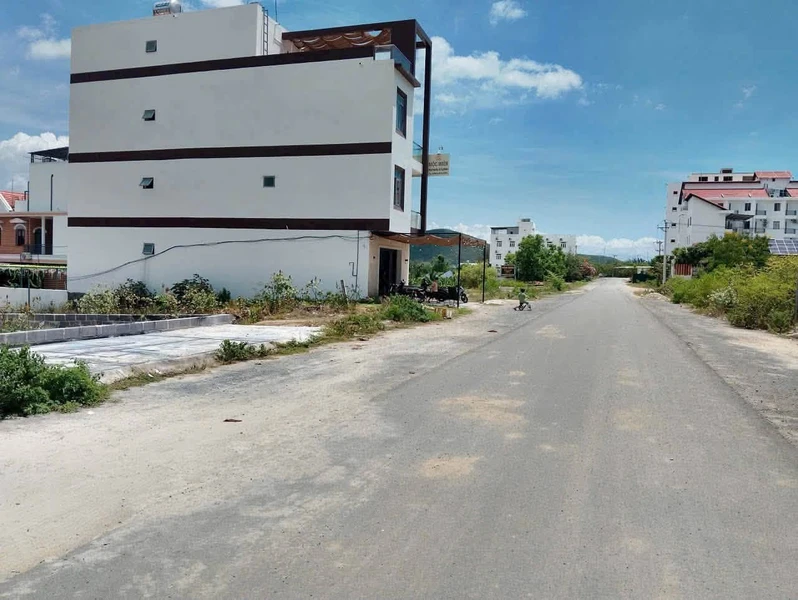 Bán lô đất 137m² 2 mặt tiền Dốc Lết Khánh Hòa 4,38 tỷ