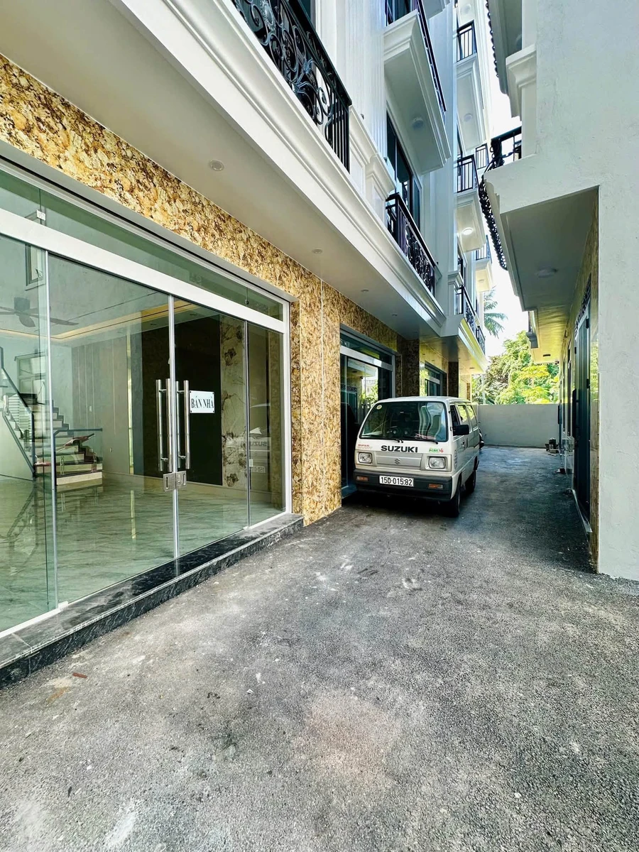 Nhà phố Hồ Sen 3 tỷ sân chung 100m² - Ảnh 1