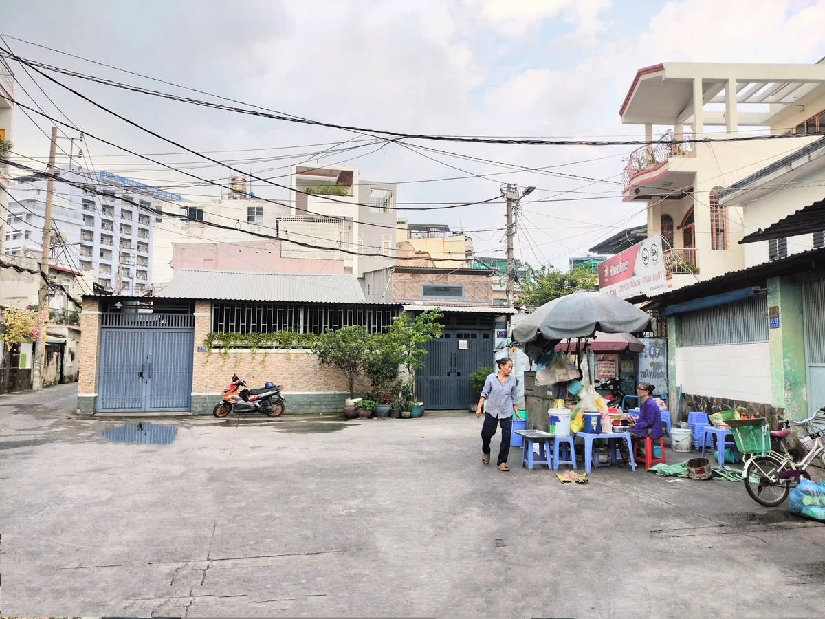 Bán nhà 180m2 ngang 6.5m nở hậu, hẻm xe hơi, gần ĐH Công Nghiệp Gò Vấp, giá 12 tỷ - Ảnh thu nhỏ 3
