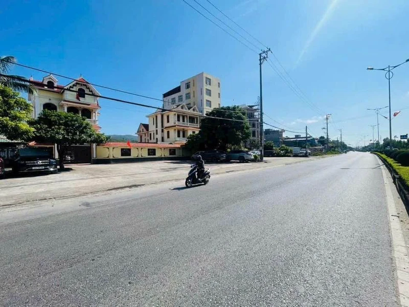 Bán 16 phòng trọ mặt tiền QL18 Quảng Yên 300m² 12 tỷ