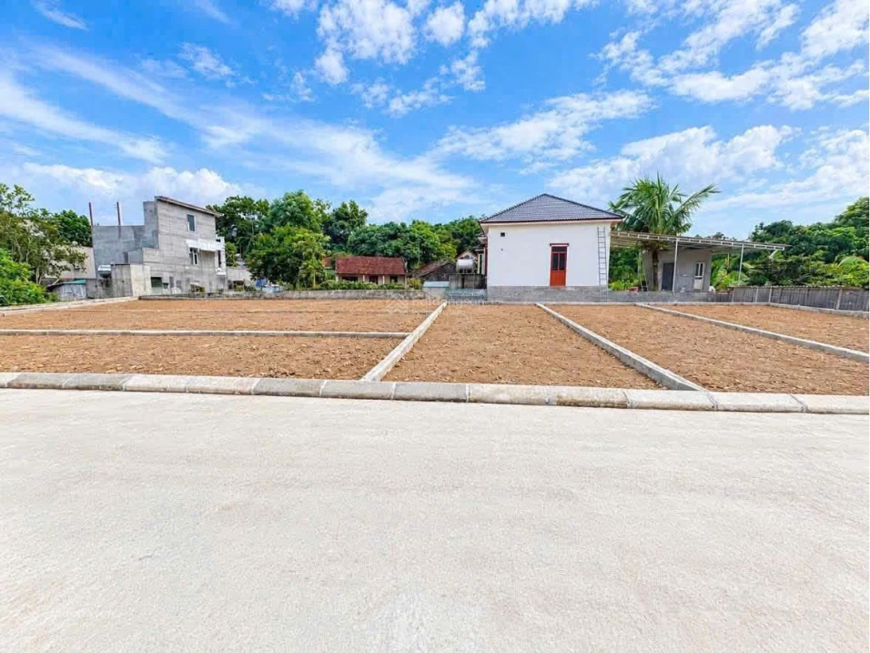 Hiếm có 1 lô 3 mặt tiền, 100m2, cách QL 217B 300m,chỉ 200 triệu, bao phí - Ảnh 1
