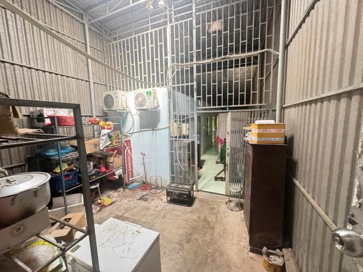 Bán lô đất 100m2 có nhà tiền chế 2 phòng ngủ mặt tiền QL1A KDC Phú Long, Hàm Thắng - Ảnh thu nhỏ 3