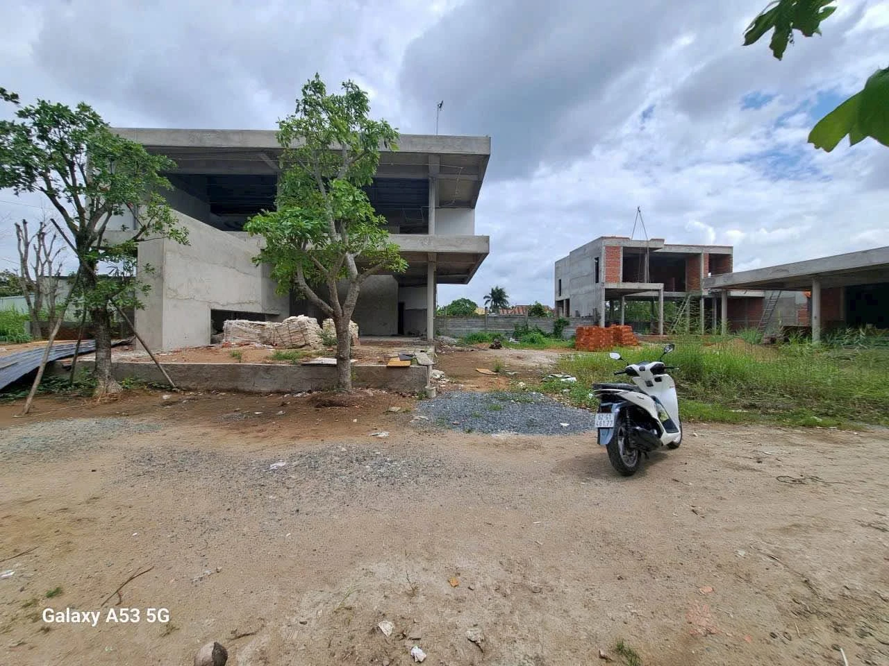 Bán biệt thự sân vườn hồ cá Koi 2700m2 mặt tiền TL835C, xã Mỹ Yên, Tây Ninh - Ảnh 1