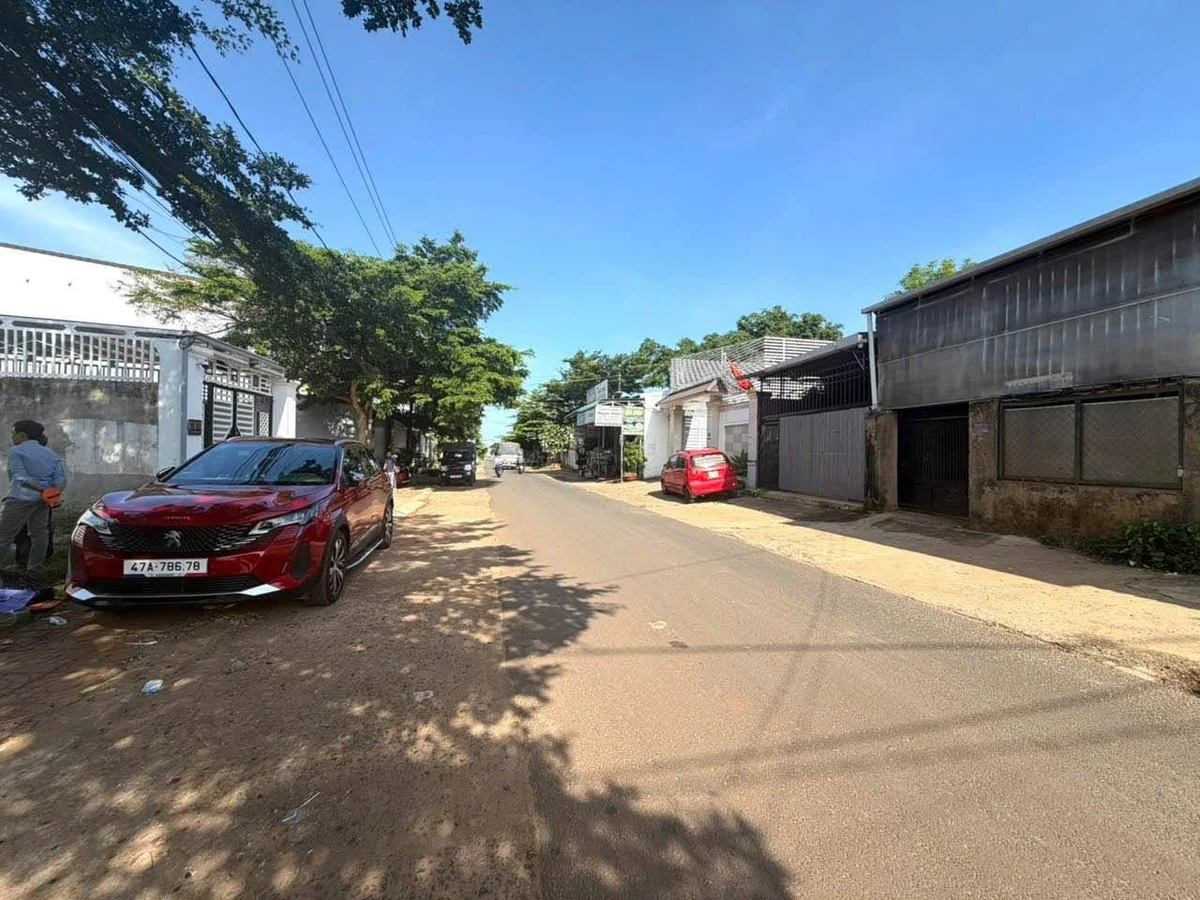Bán đất mặt tiền Đỗ Xuân Hợp, 5×33m, 4 tỷ 650 triệu, Quận 1 - Ảnh thu nhỏ 2