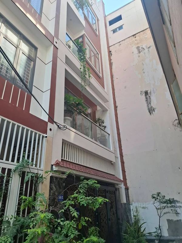 Bán nhà mới 1 trệt 4 lầu 56,8m2 có thang máy khu Phố Tây, Nha Trang