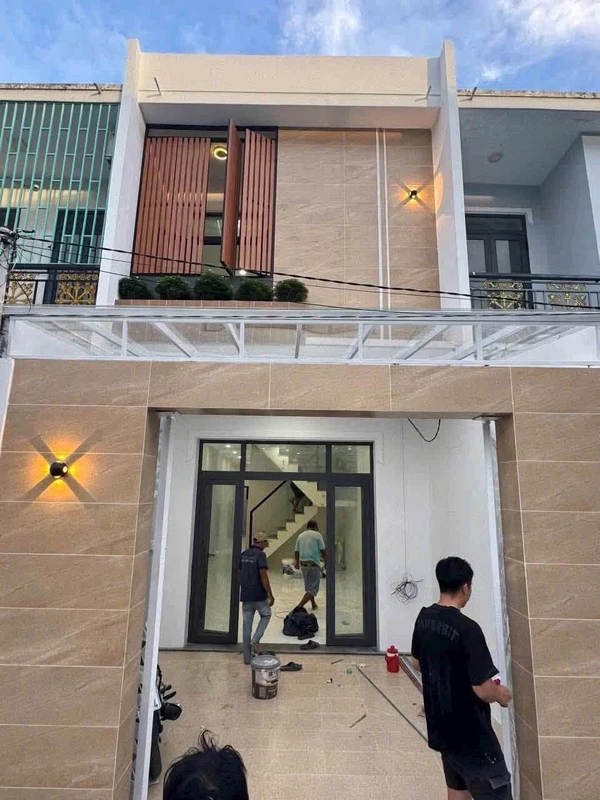 Bán nhà 1 trệt 1 lầu 81m2 3PN Bến Tre