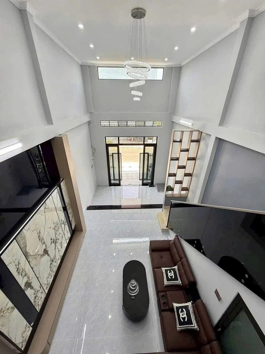 Bán nhà mặt tiền 108m² 3 phòng ngủ Ngọc Hân Công Chúa Quận 1 - Ảnh thu nhỏ 2