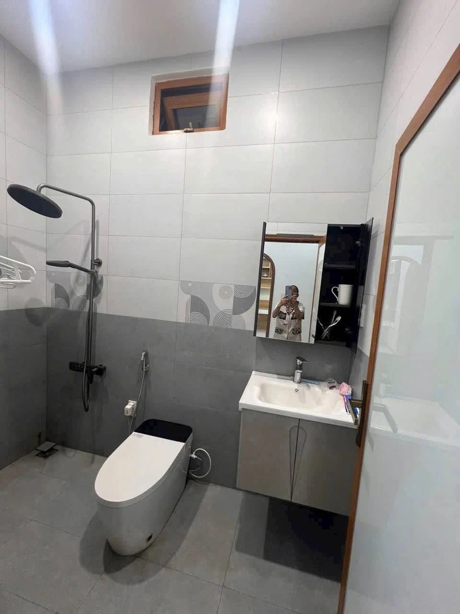 Bán nhà phố Buôn Ma Thuột, 9x18.6m, 4 phòng ngủ, 19 tỷ - Ảnh 1