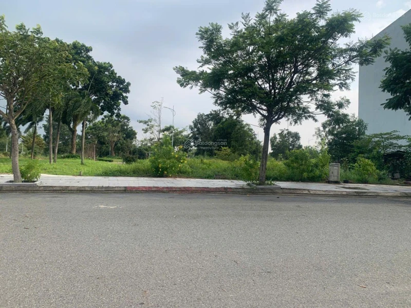 Siêu phẩm nền HV 100m2 đường 24m view CV, vị trí rất đẹp, Giá chỉ 2,25 tỷ bao thuế, nền sạch 100%