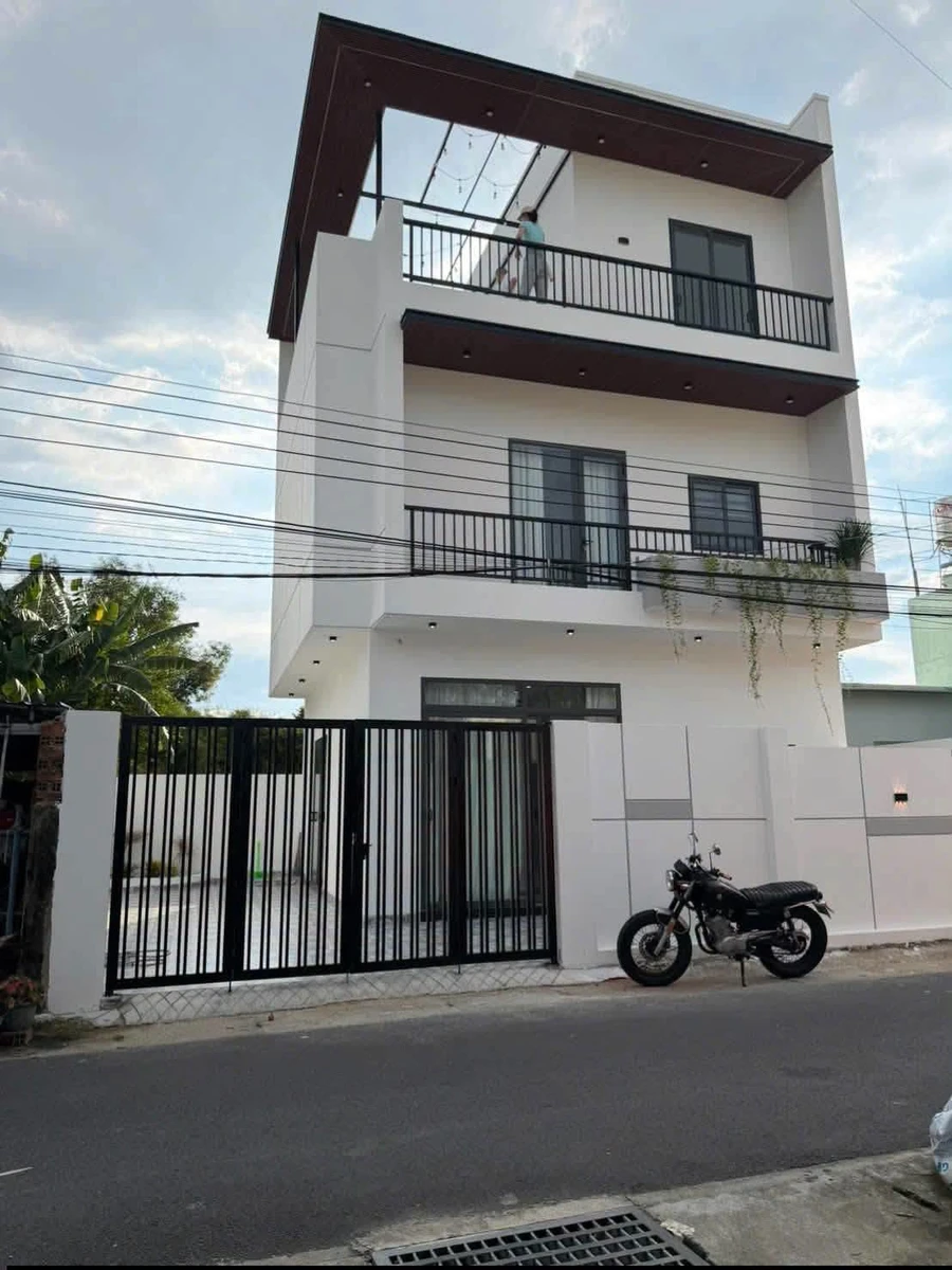 Nhà mặt tiền bán 4 tỷ 39 - 3PN, 106m² - Bình Dương - Ảnh 1