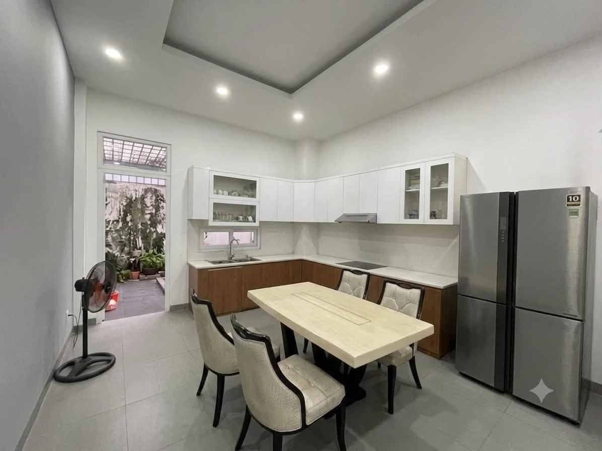 Bán nhà mặt tiền kinh doanh 110m2, 3 phòng ngủ, Quận 3 - Ảnh thu nhỏ 2