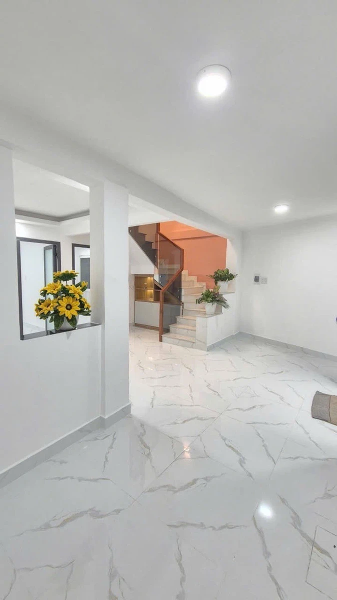 Bán nhà 2 tầng 5.5x9m sổ hồng riêng đường Tỉnh Lộ 10 gần Bà Hom giá 4,3 tỷ - Ảnh thu nhỏ 4