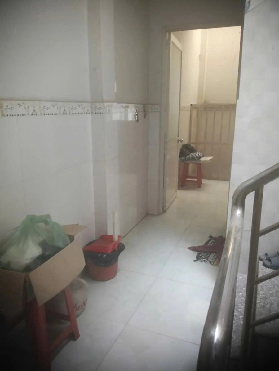 Bán nhà 3 tầng 6 phòng ngủ 56 m² Quận 5, gần mặt tiền - Ảnh thu nhỏ 3