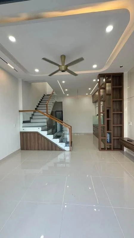 Bán nhà 1 trệt 1 lầu mặt tiền DX101, 4PN, 95m2, Bình Dương - Ảnh thu nhỏ 2