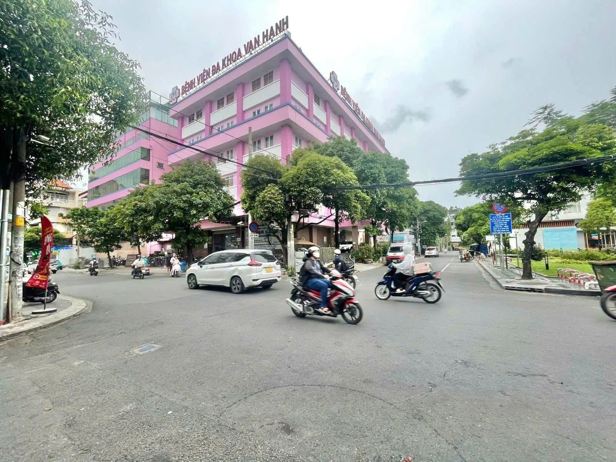 Khách sạn 6 tầng gần 300m² Lê Hồng Phong Quận 10 giá 120 tỷ - Ảnh 1