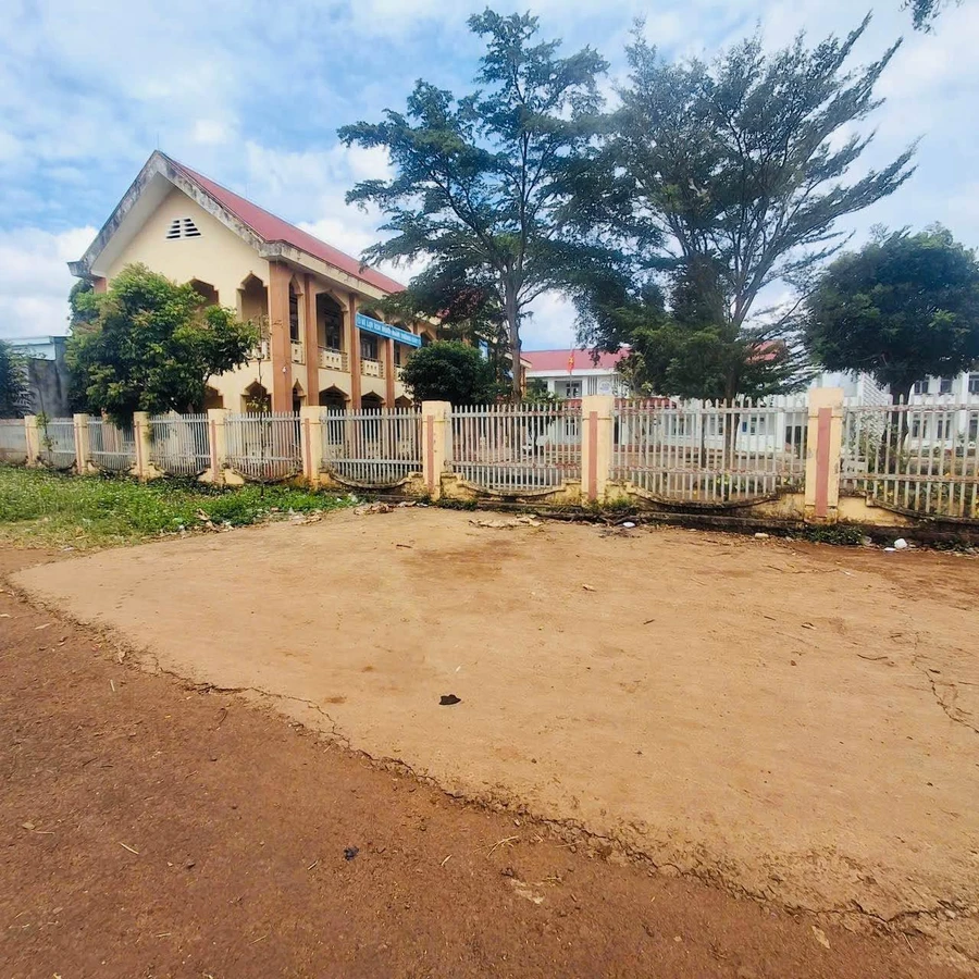 Bán 2 lô đất mặt tiền Hòa Phú 100m² cạnh trường học - Ảnh 1
