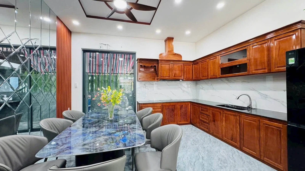 Bán nhà 3 tầng 100m2 có thang máy KĐT Hà Quang 2, Nha Trang giá 11,35 tỷ - Ảnh thu nhỏ 3