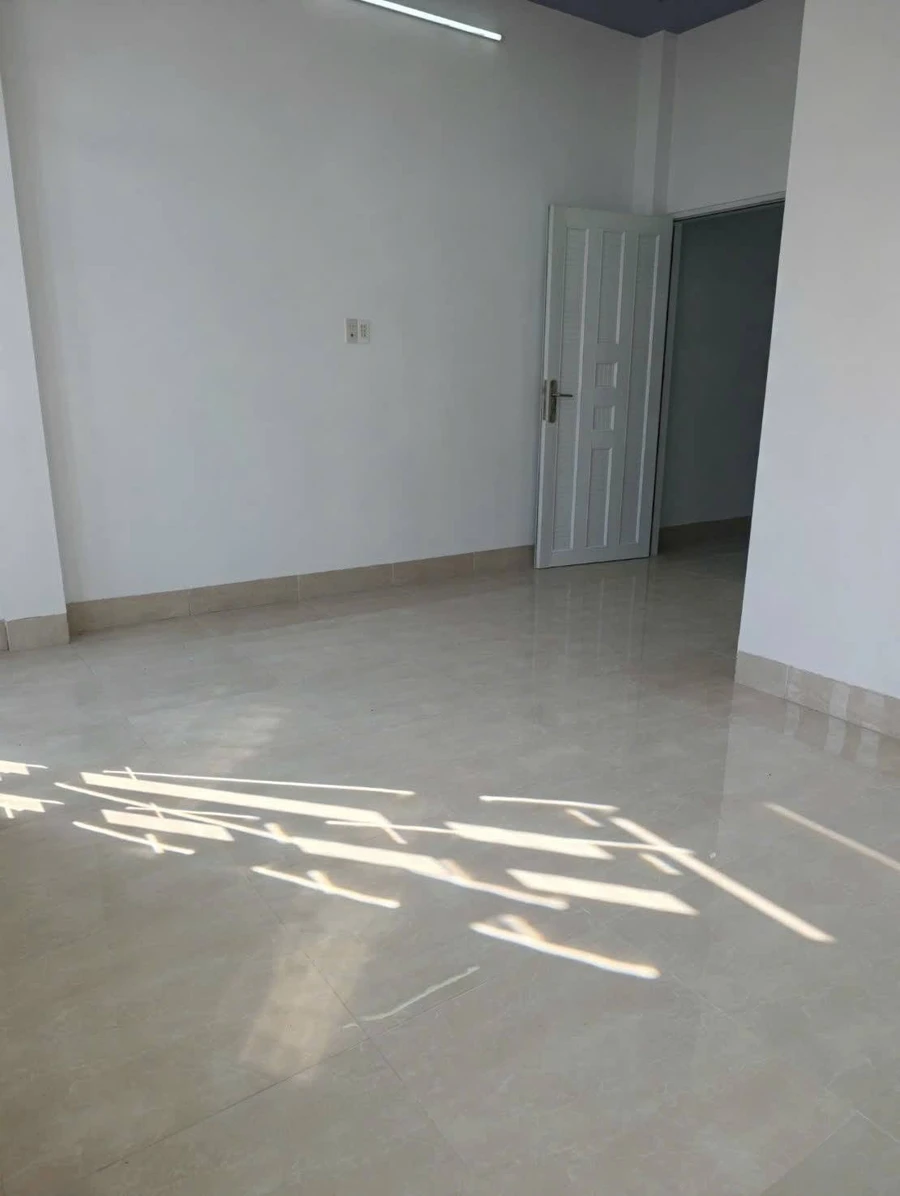 Bán nhà 1 trệt 2 lầu mặt tiền 5x20m Rạch Giá 3 tỷ - Ảnh thu nhỏ 4