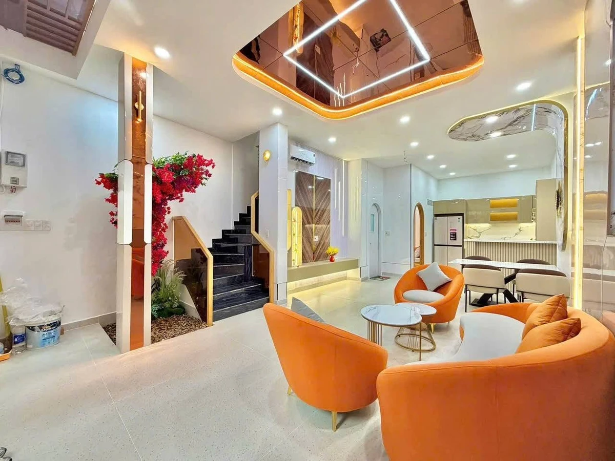 Bán nhà trệt 2 lầu sân thượng 4PN 5WC full nội thất gần Nơ Trang Long, Bình Thạnh giá 6,94 tỷ - Ảnh thu nhỏ 2