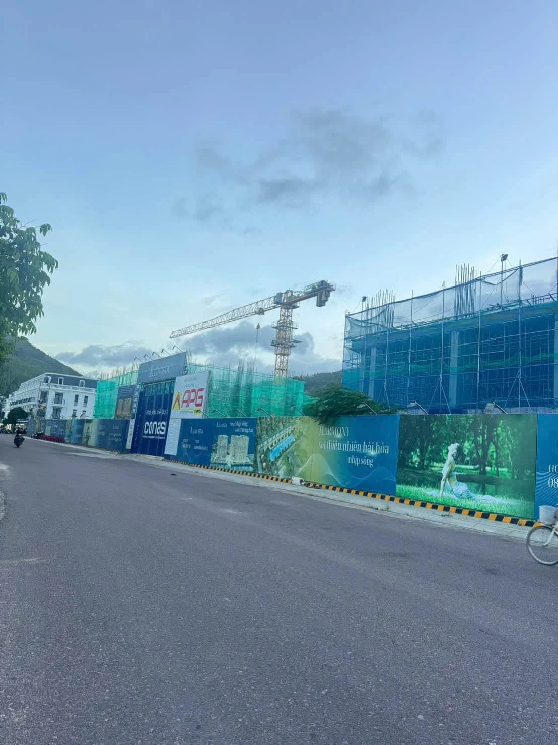 Bán nhà 2 mê mặt tiền Chế Lan Viên 83m2, gần biển - Ảnh 1