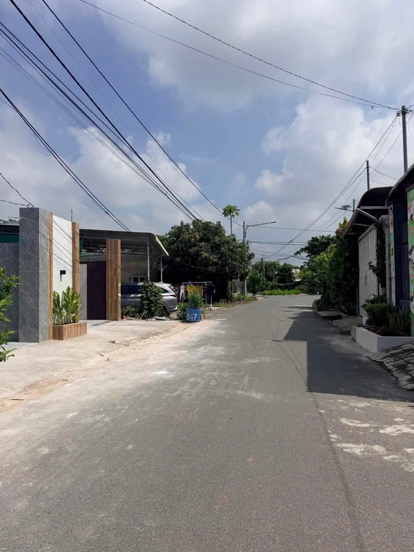 Bán nhà 2 tầng mặt đường Lý Nhật Quang, TP Vinh, 109,7 m² 493m2