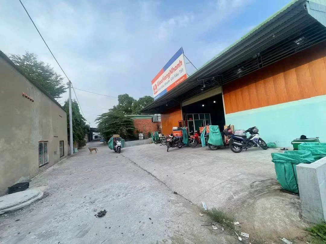 Bán nhà kho 388m² sổ đỏ riêng Bình Chánh 4 tỷ 350 triệu - Ảnh 1