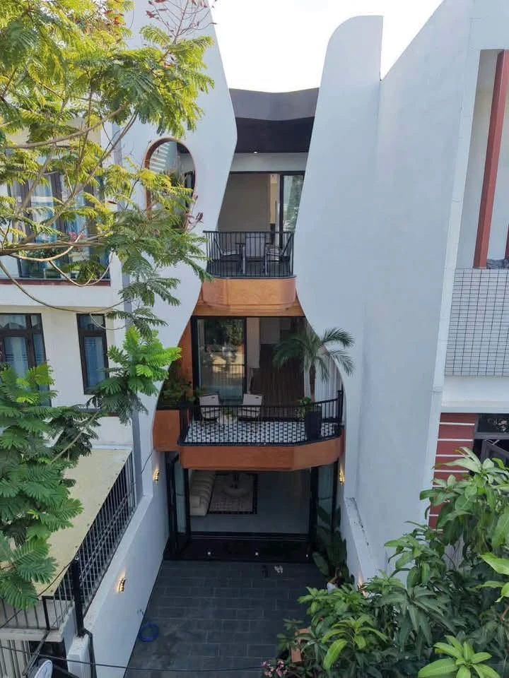 Nhà 3 tầng mặt tiền 100m² Huỳnh Ngọc Đủ Đà Nẵng - Ảnh 1