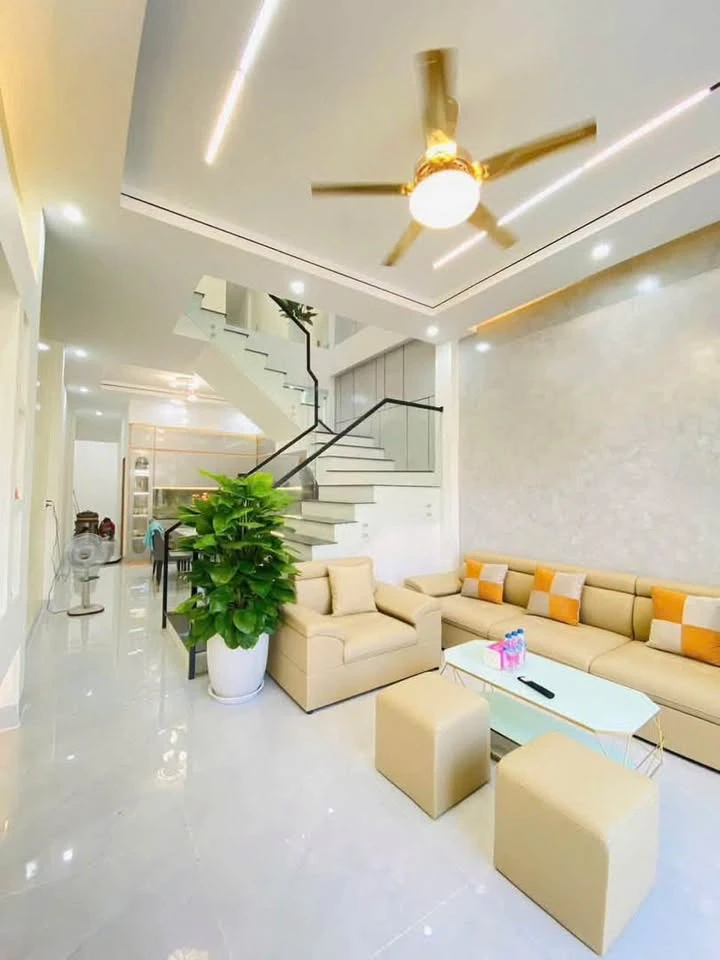 Nhà 2 tầng mặt tiền 3PN 92m2 Lê Văn Sỹ Quảng Ngãi 2,7 tỷ - Ảnh 1