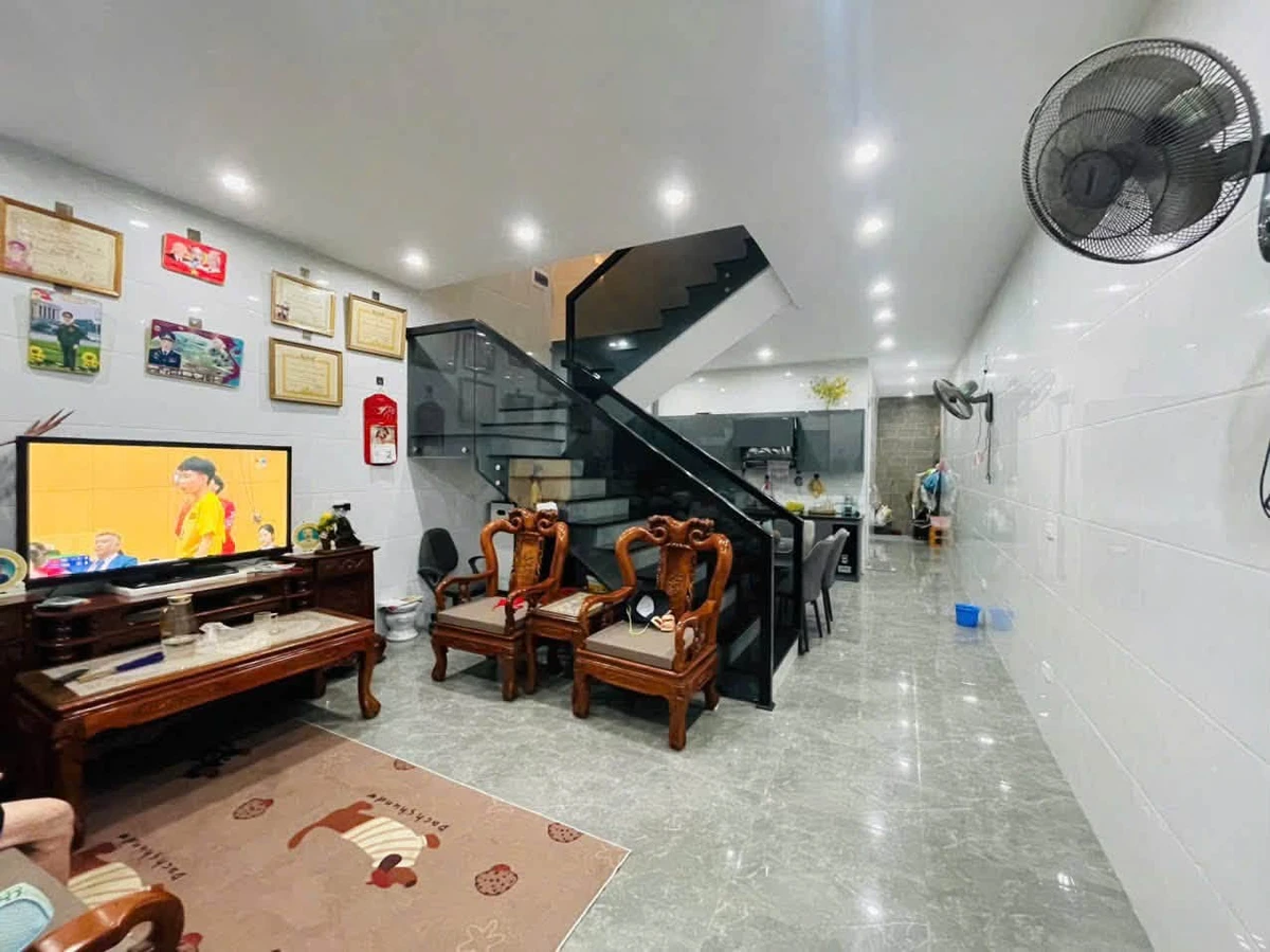 Bán nhà 82.2m² khối Ngũ Lộc gần Hải Thượng Lãng Ông, giá 3 tỷ 8 - Ảnh 1