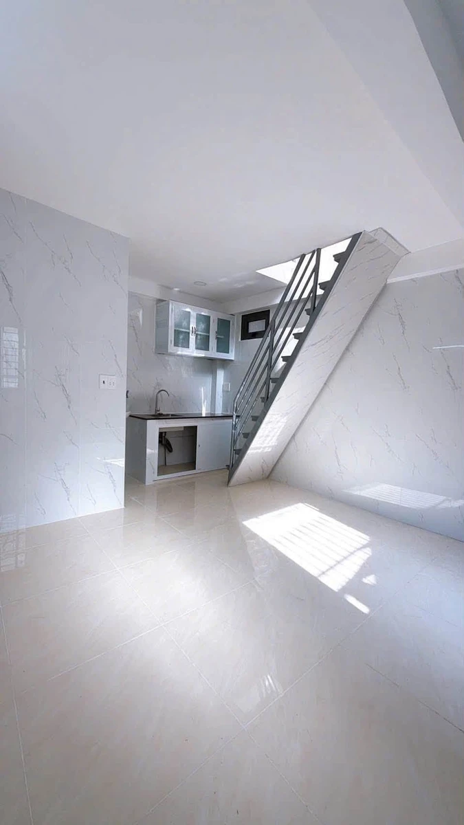 Bán nhà hẻm 17,1m2 trệt 2 lầu 2PN gần nhà thờ Xóm Chiếu, Quận 4, giá 3 tỷ - Ảnh thu nhỏ 3