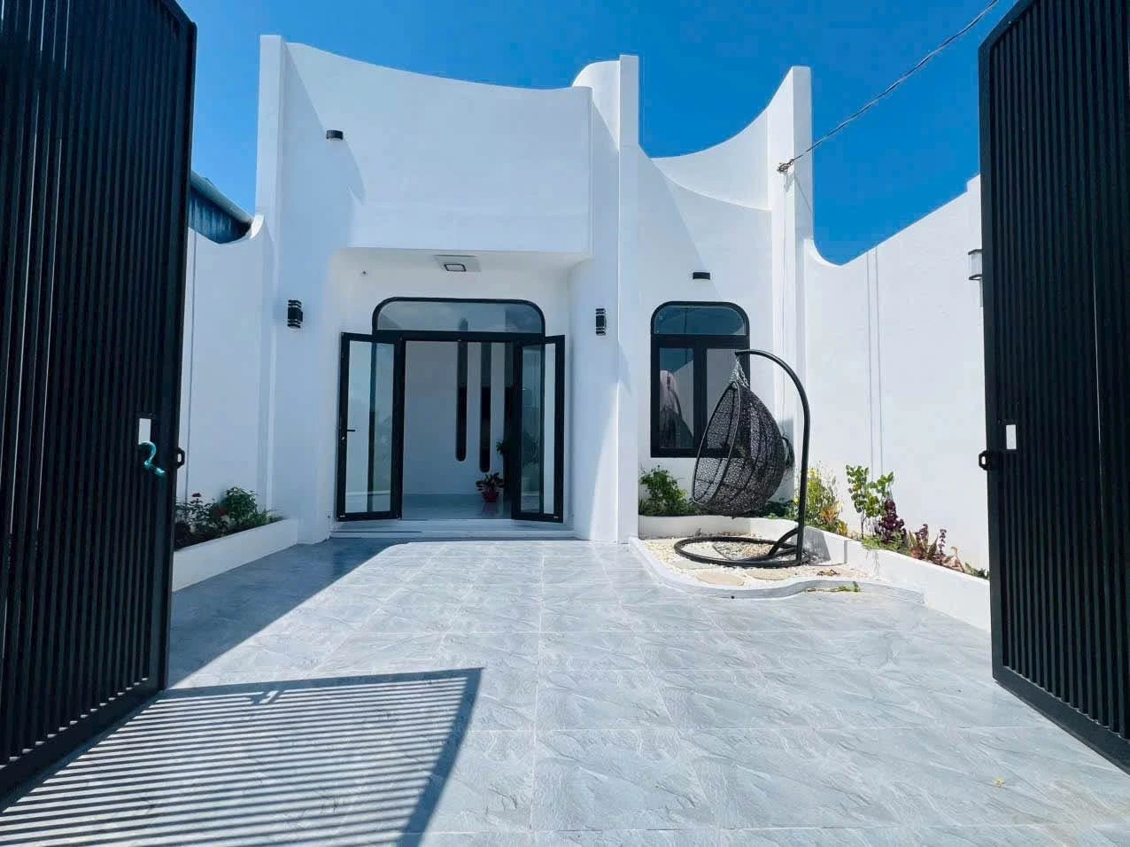Bán nhà 2 phòng ngủ 105m2 Phạm Thị Ngư, Lâm Đồng - Ảnh 1