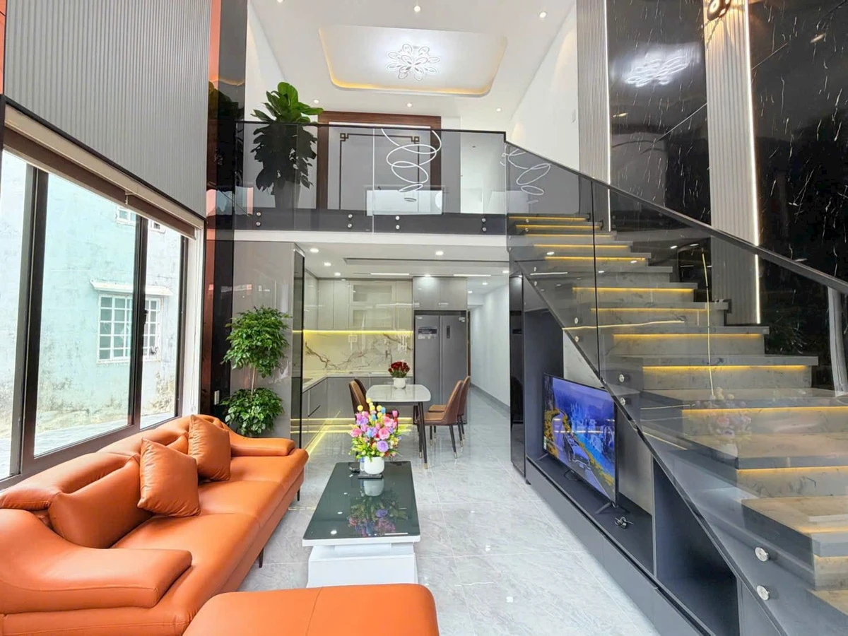 Bán nhà mê lửng kiệt 243 Tôn Đức Thắng 105m2, 4PN full nội thất, giá 4,28 tỷ - Ảnh 1